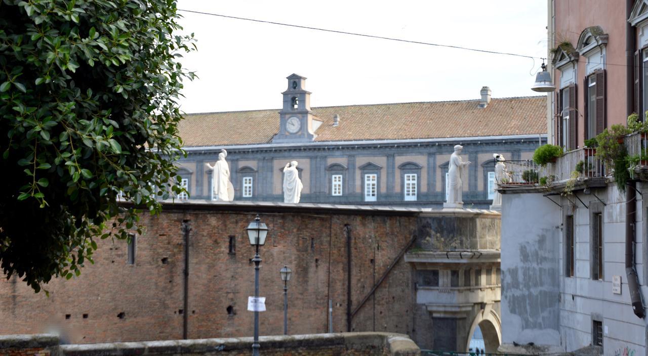 Relais Piazza Del Plebiscito B&B Неаполь Екстер'єр фото