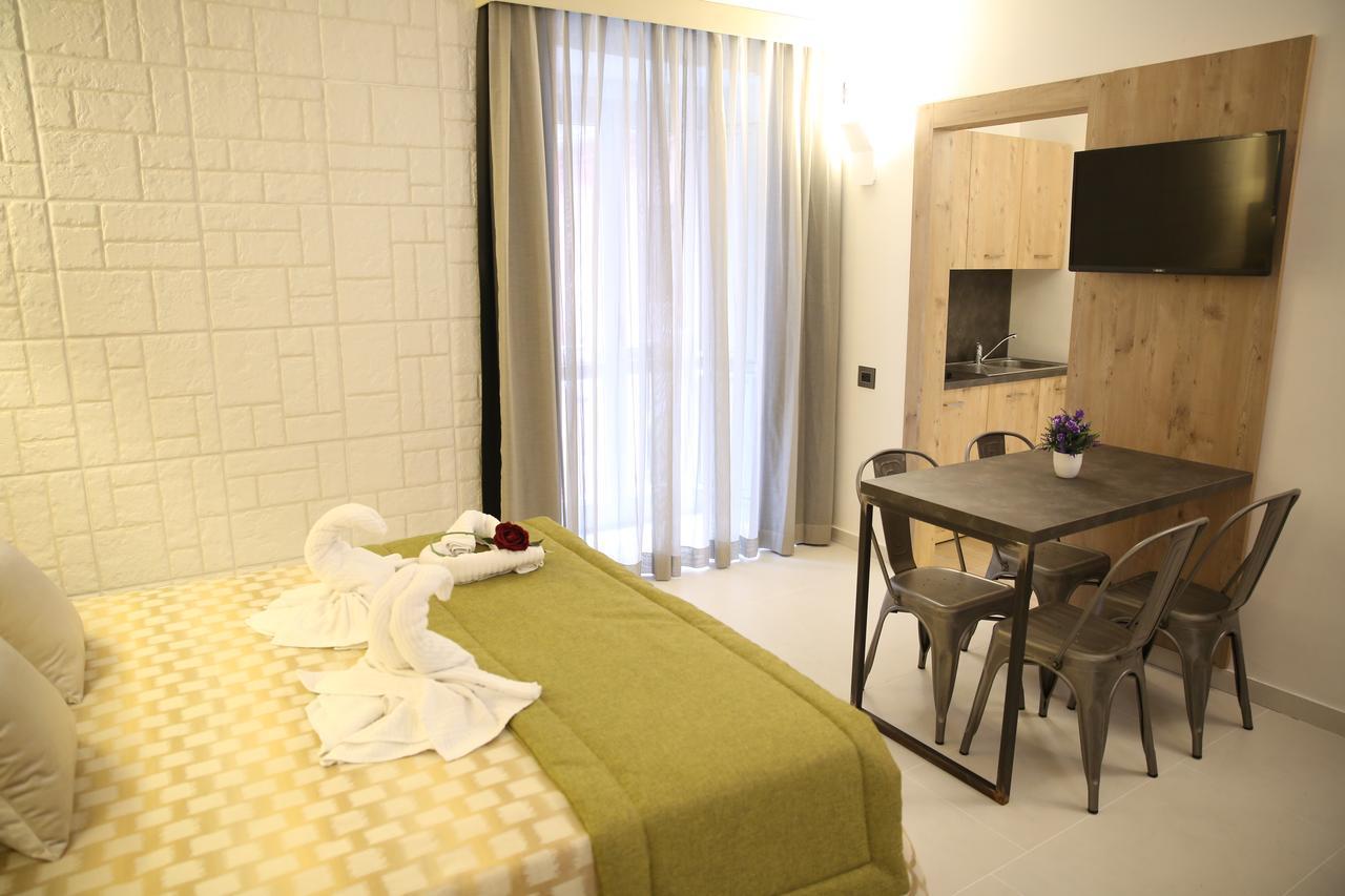Relais Piazza Del Plebiscito B&B Неаполь Екстер'єр фото