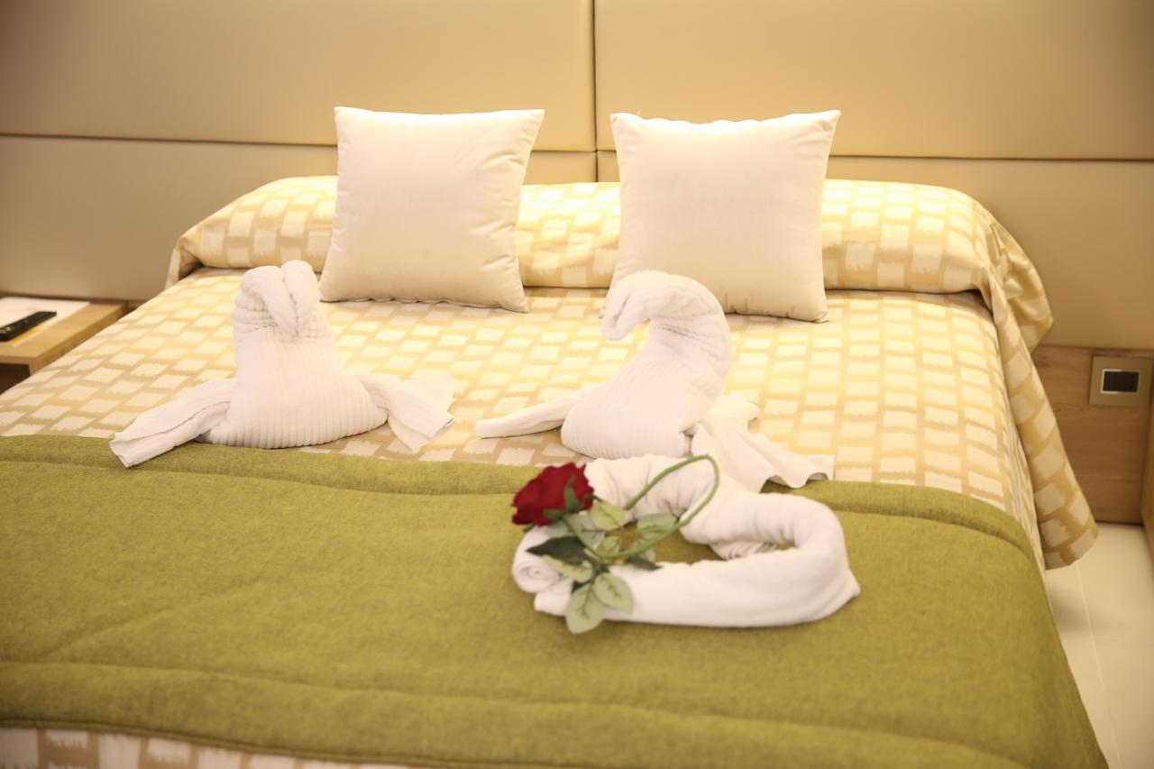 Relais Piazza Del Plebiscito B&B Неаполь Екстер'єр фото