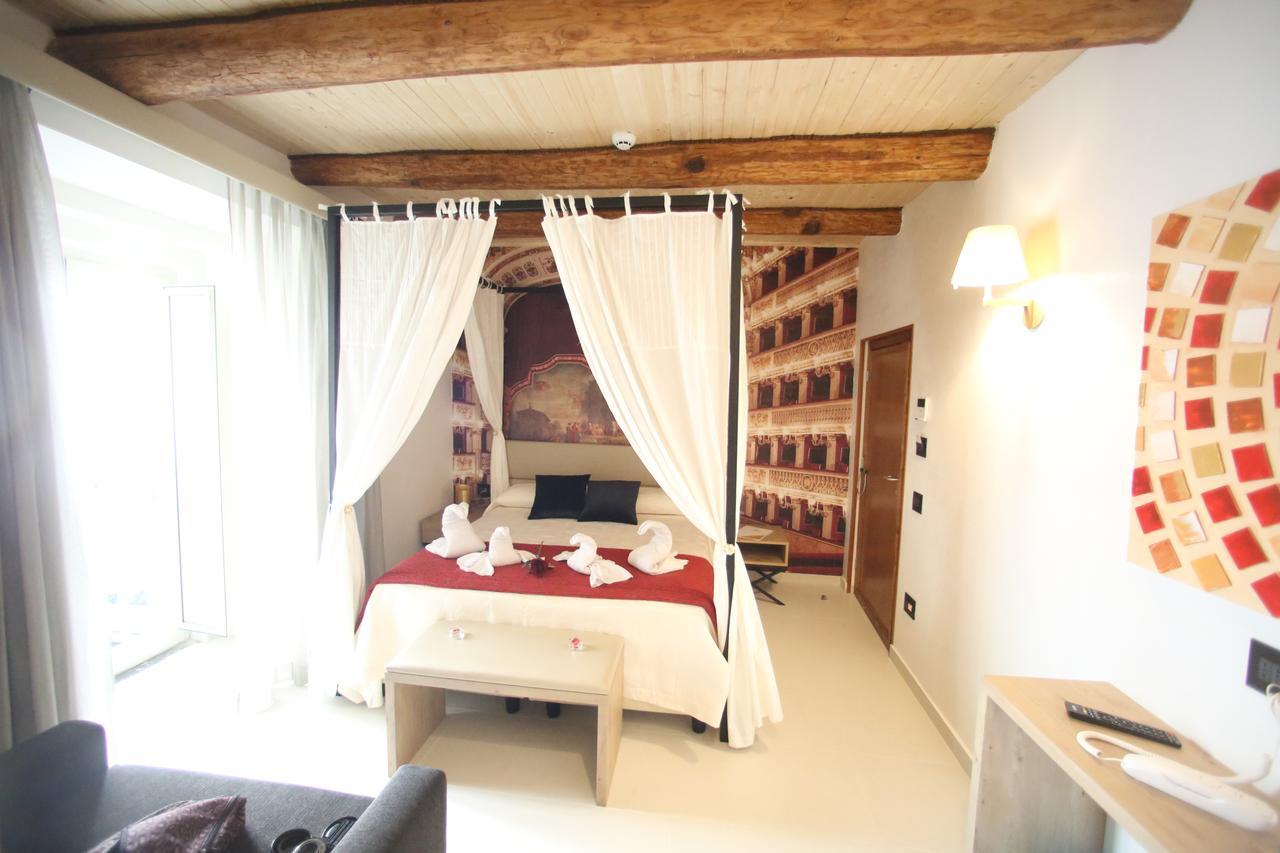 Relais Piazza Del Plebiscito B&B Неаполь Екстер'єр фото