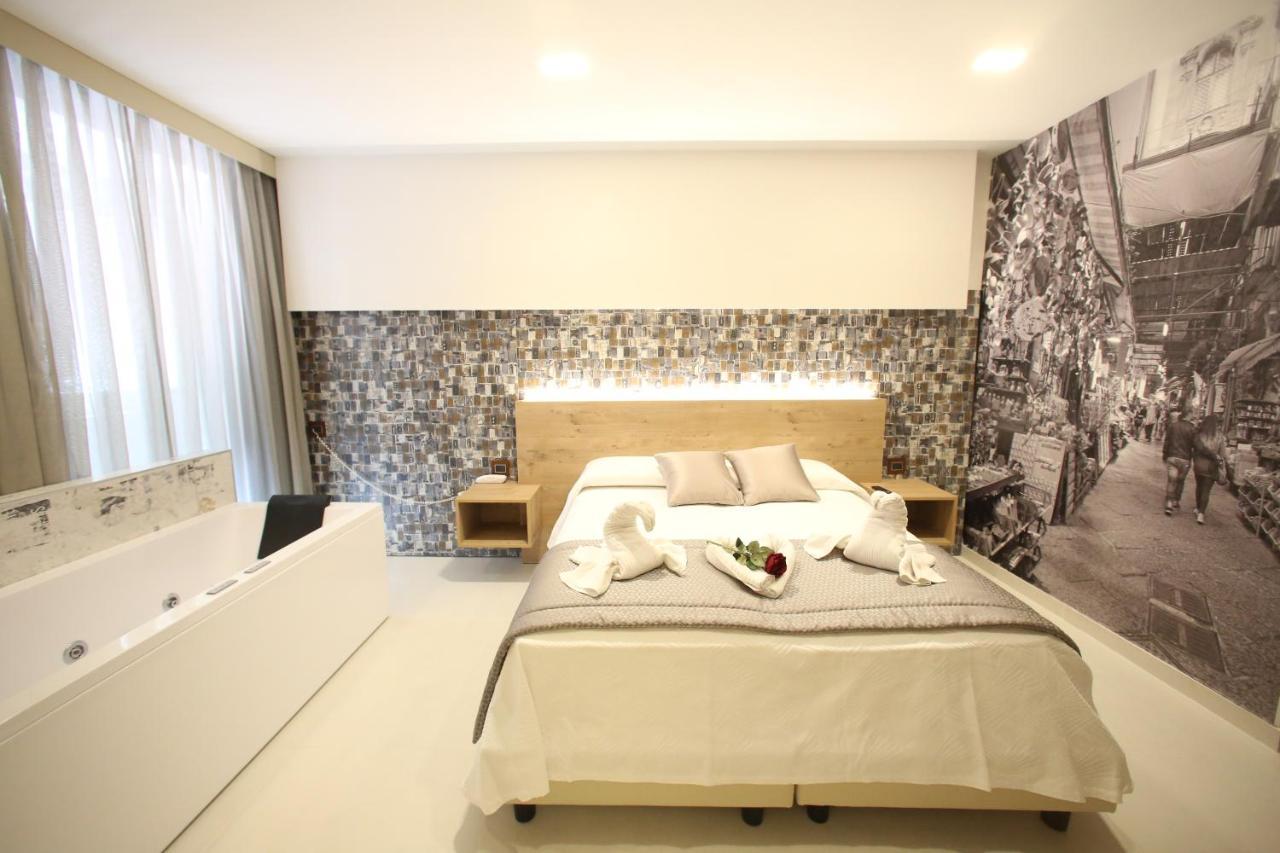 Relais Piazza Del Plebiscito B&B Неаполь Екстер'єр фото