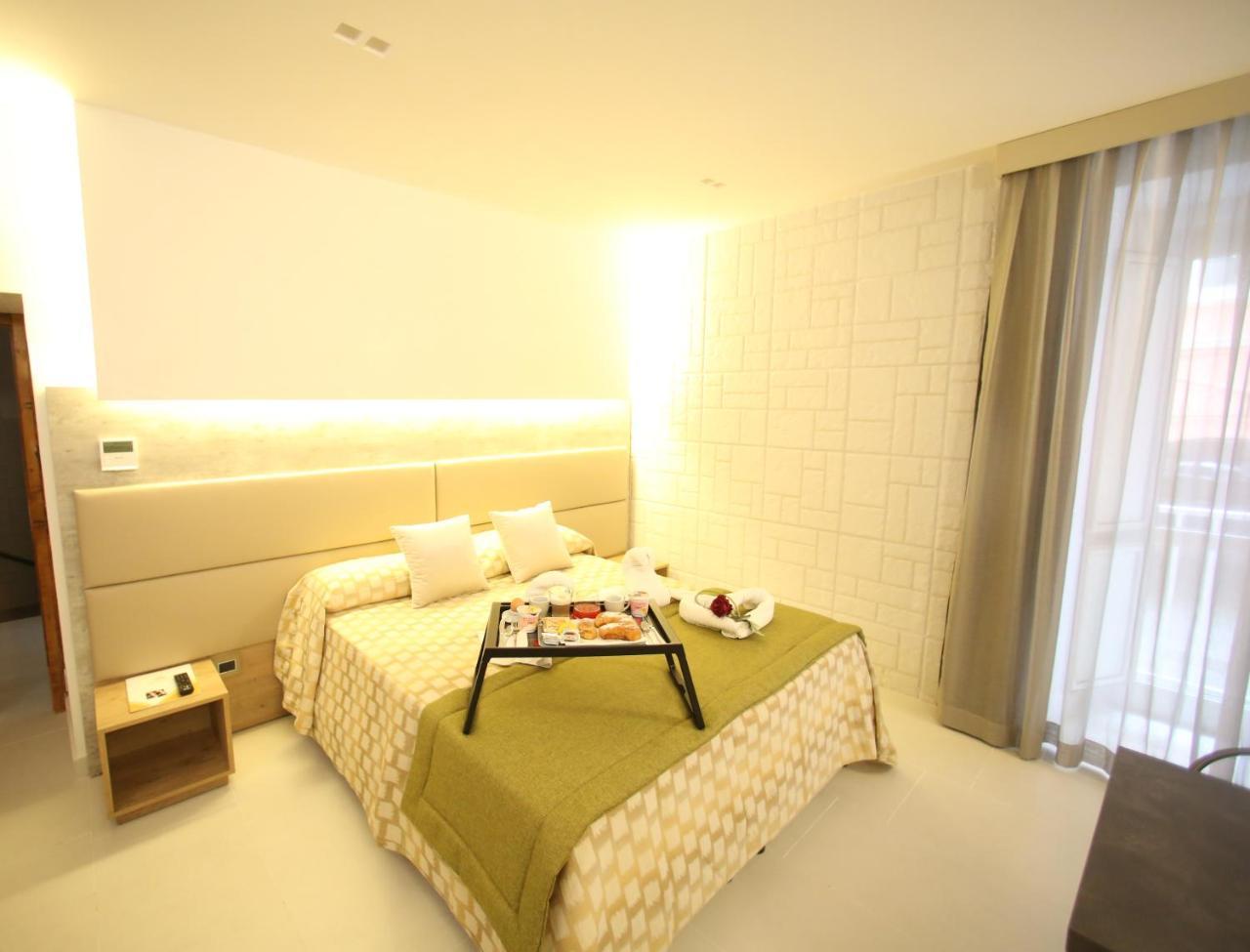 Relais Piazza Del Plebiscito B&B Неаполь Екстер'єр фото