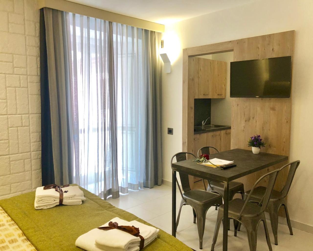 Relais Piazza Del Plebiscito B&B Неаполь Екстер'єр фото