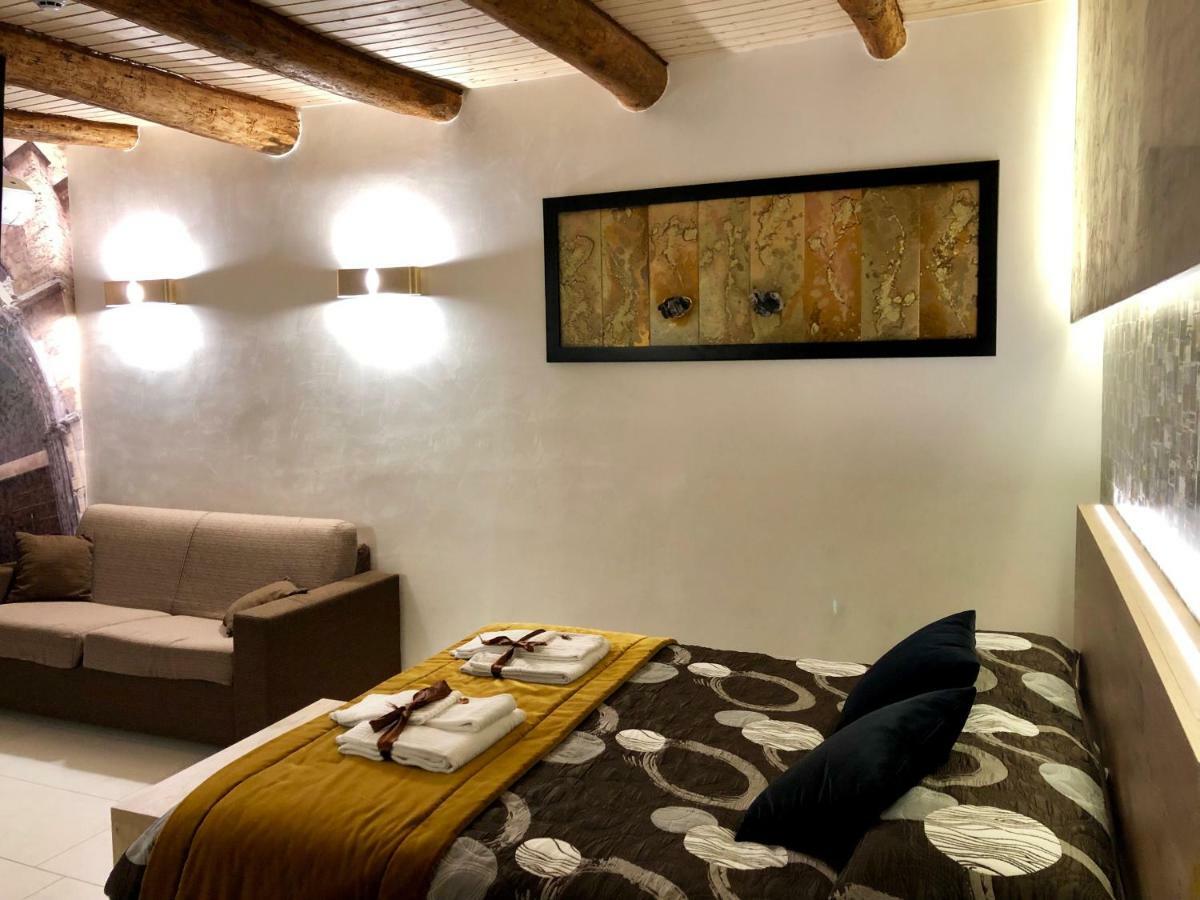 Relais Piazza Del Plebiscito B&B Неаполь Екстер'єр фото